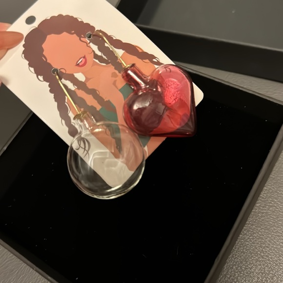 Great Deal Gorgeous Earrings - Picture 2 of 3